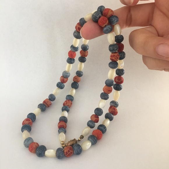 Navajo blue coral, red sponge & MOP necklace - Picture 3 of 8
